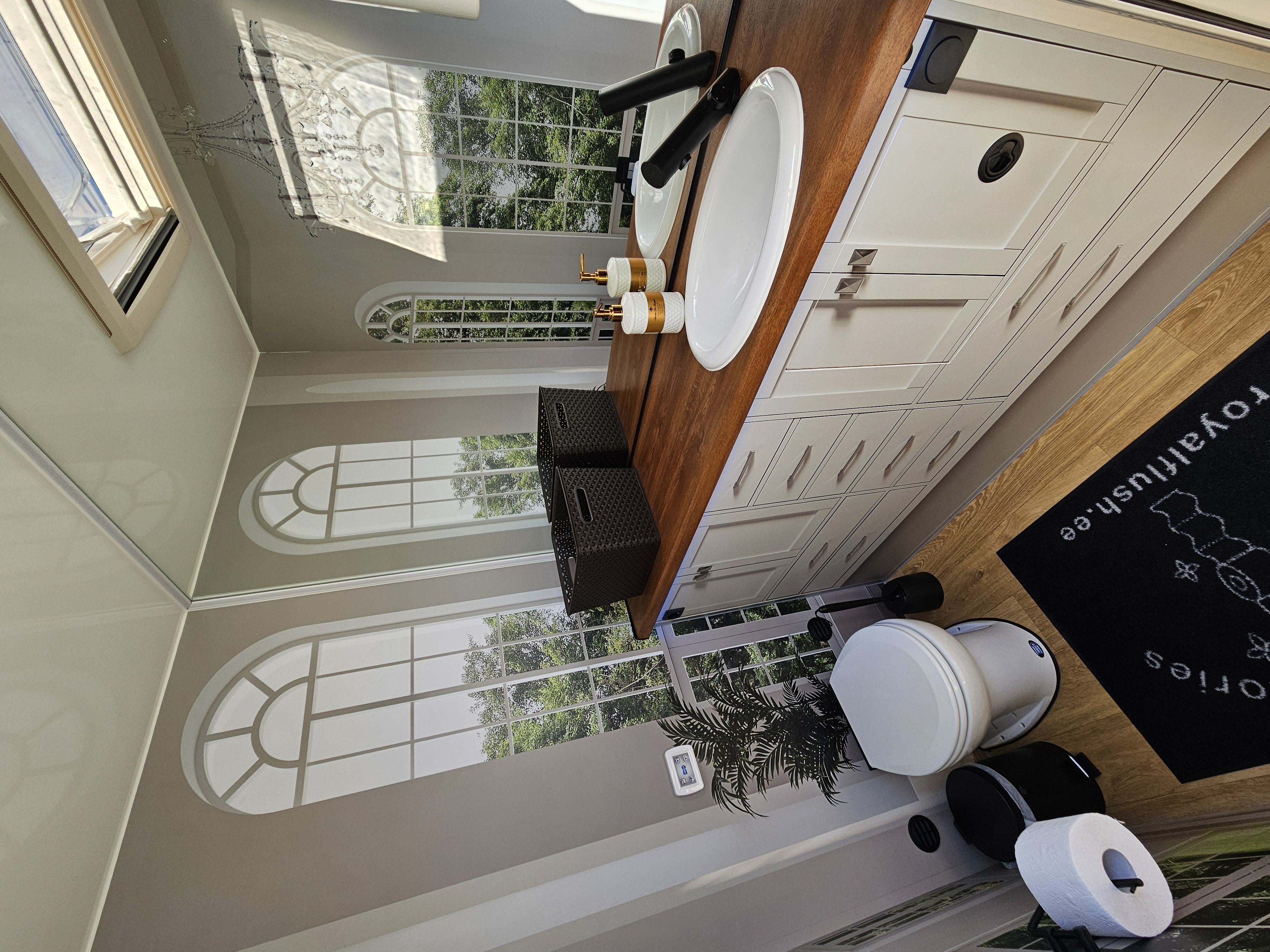 Royal Flush premium interior